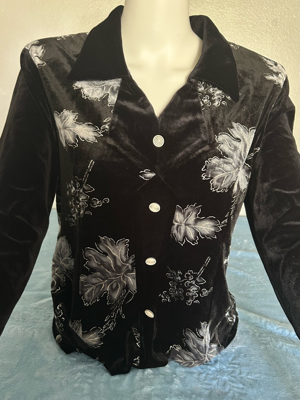 Vintage Tamaris Black Velvet Pullover Botanical Leaf Whimsigoth Top.